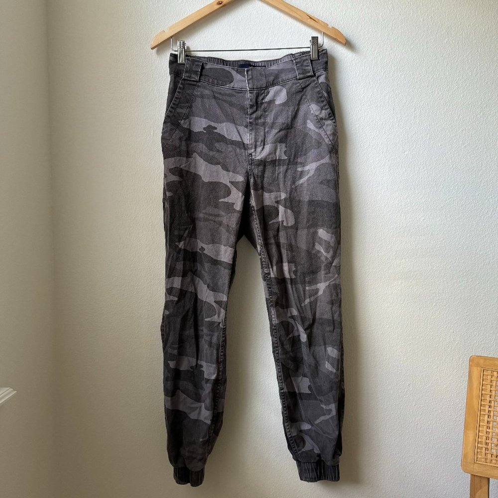 Hollister Ultra High Rise Grey Camo Cargo Joggers